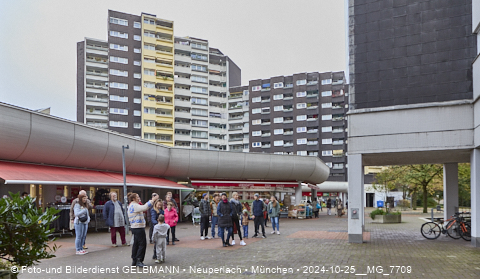 25.10.2025 - Illustrationen und Wall Art mit Katharina Konte und Architekten Herbert Kocht des Marx-Zentrum  
